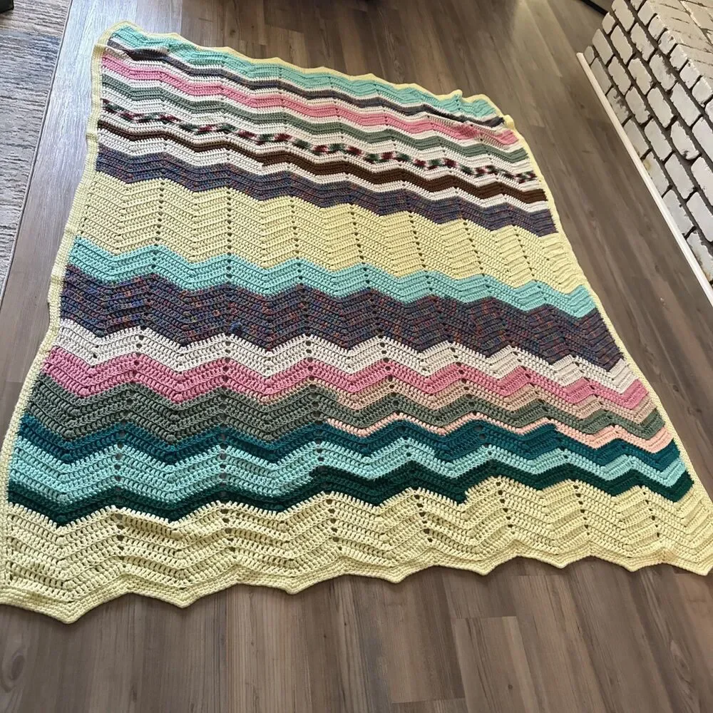 Handmade Crochet Chevron Blanket Afghan Bedspread Boho Cottagecore 78x68 VNTG
